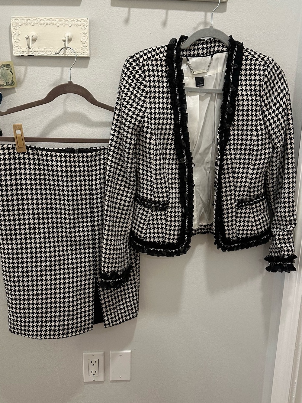 White House Black Market Black & White Houndstooth Mini Skirt
